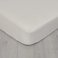 Høie formsydd laken med strikk