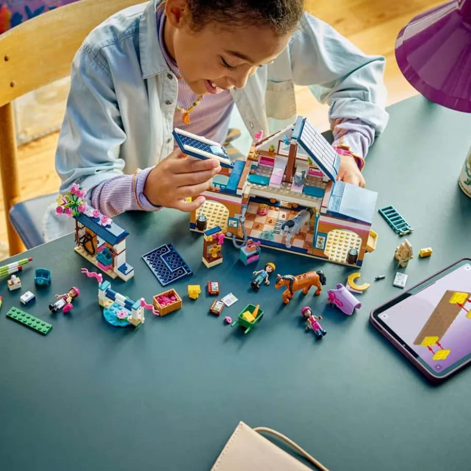 LEGO® Friends Rideskole med stall 42688
