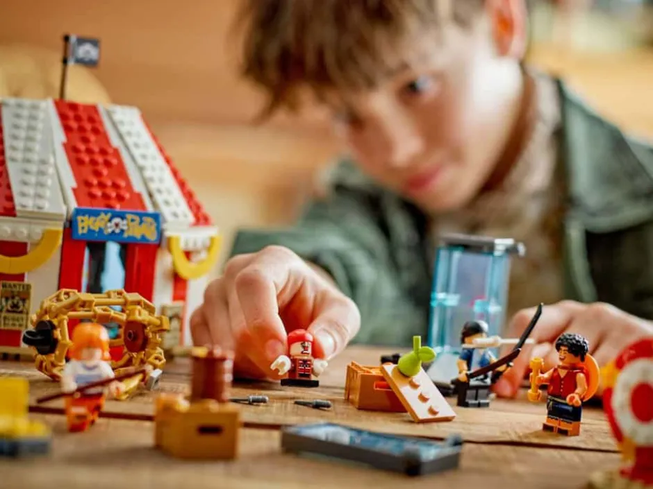 LEGO® ONE PIECE Sirkusteltet til klovnen Buggy 75637
